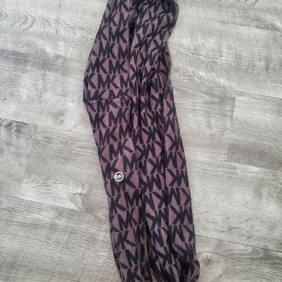 Michael kors infinity scarf - Picture 4 of 4